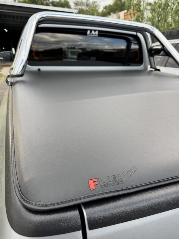 Lona Flash cover Force