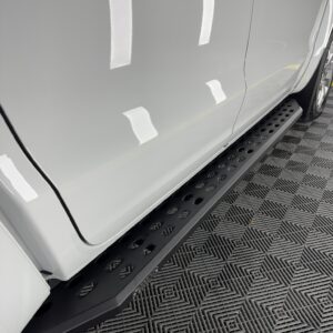 Estribos Steeltiger Blacktrend punteras acero