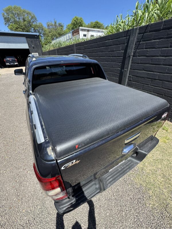 Lona Flash cover Force