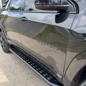 Estribos Steeltiger Blacktrend punteras de acero