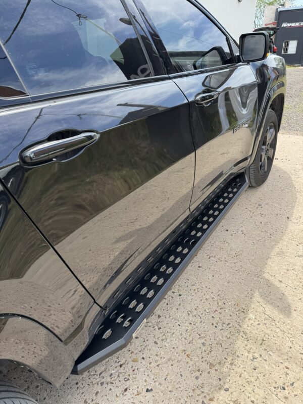 Estribos Steeltiger Blacktrend punteras de acero