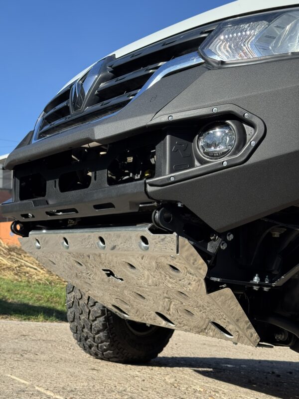 Bumper delantero Rhino Alaskan