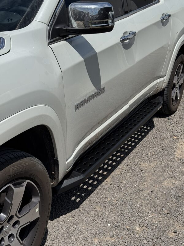 Estribos Steeltiger Blacktrend punteras de plastico