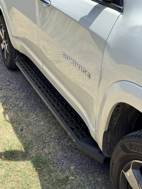 Estribos Steeltiger Blacktrend punteras de plastico