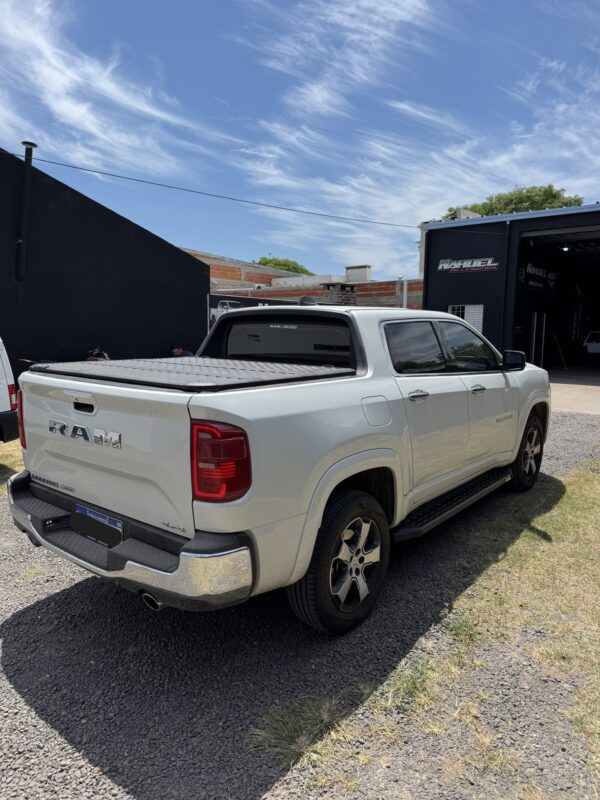 Estribos Steeltiger Blacktrend punteras de plastico